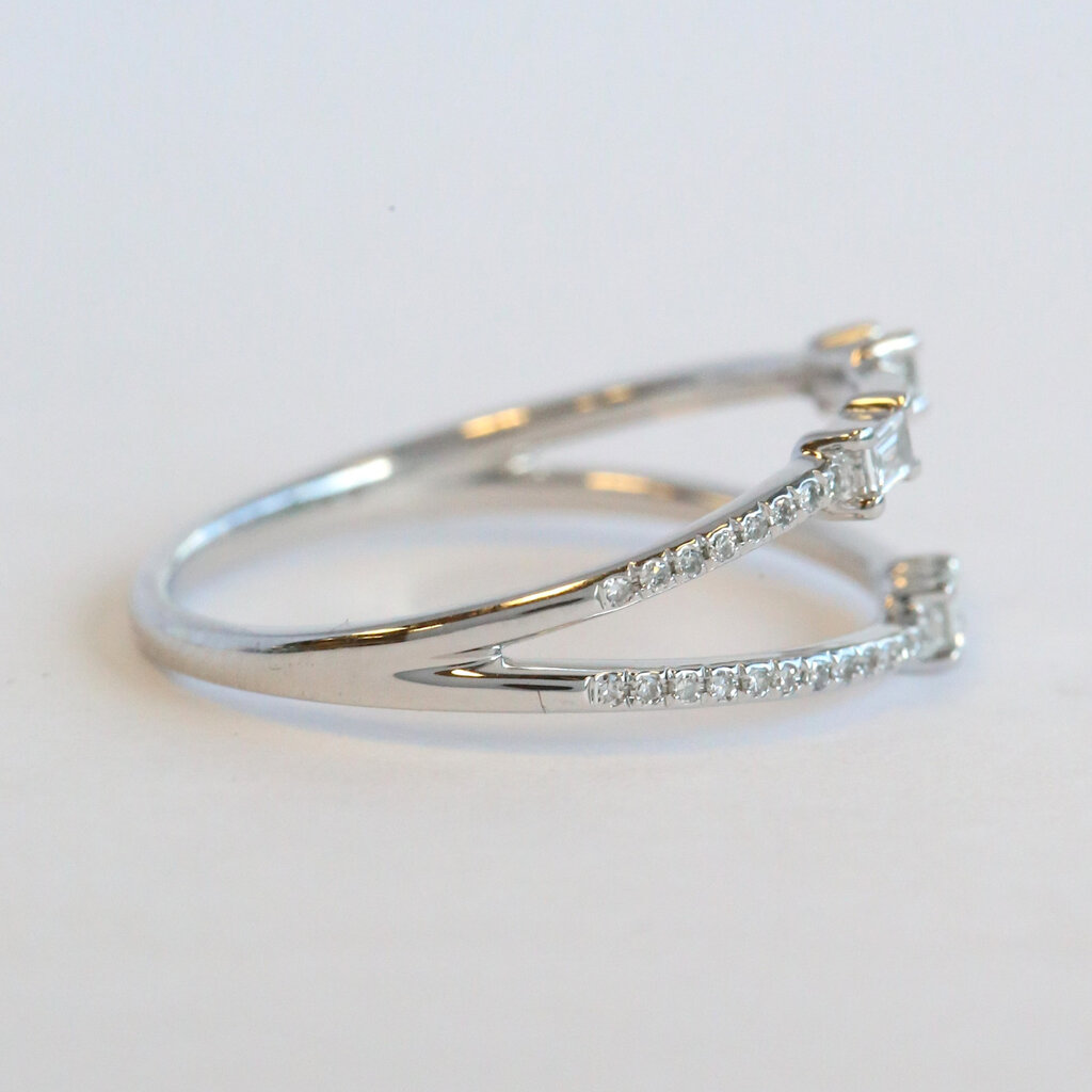 American Jewelry 14k White Gold .41ctw Diamond Baguette Trio & Round Ring