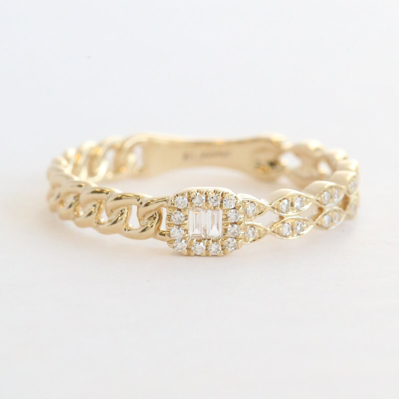 American Jewelry 14k Yellow Gold .10ctw Diamond Baguette & Round Chain Link & Scalloped Ring