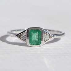 American Jewelry 14k White Gold .60ct Emerald .10ctw Diamond 3 Stone Ring
