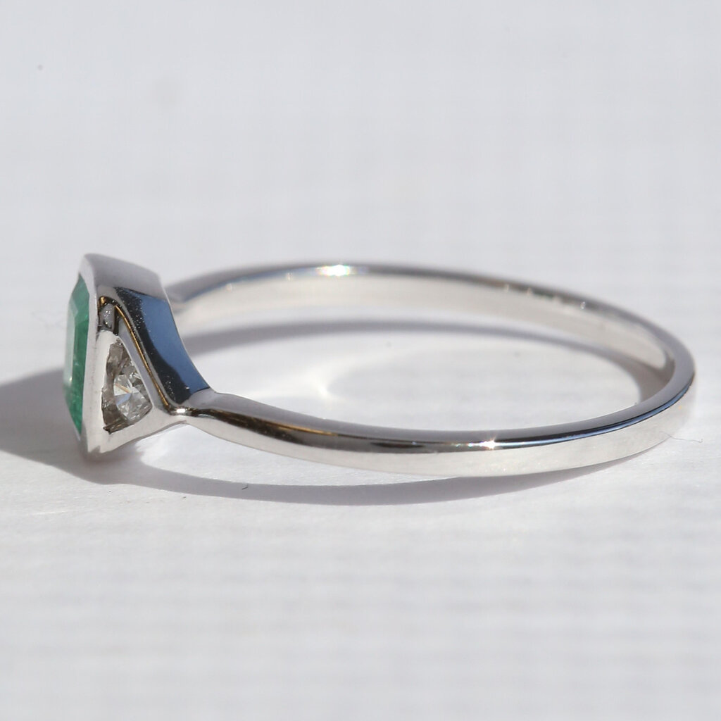 American Jewelry 14k White Gold .60ct Emerald .10ctw Diamond 3 Stone Ring