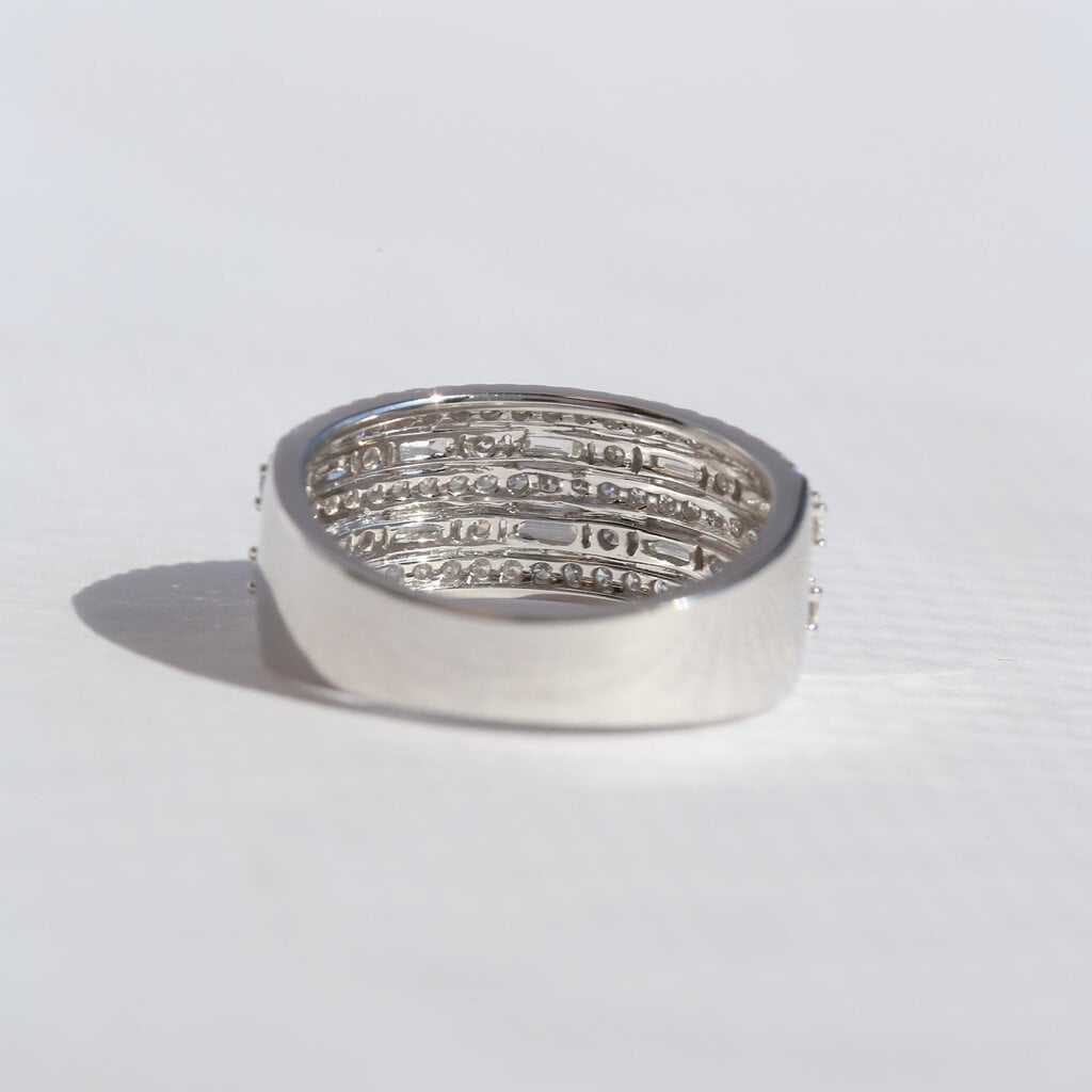 American Jewelry 14k White Gold 1.03ctw Diamond Round & Baguette Band Ring