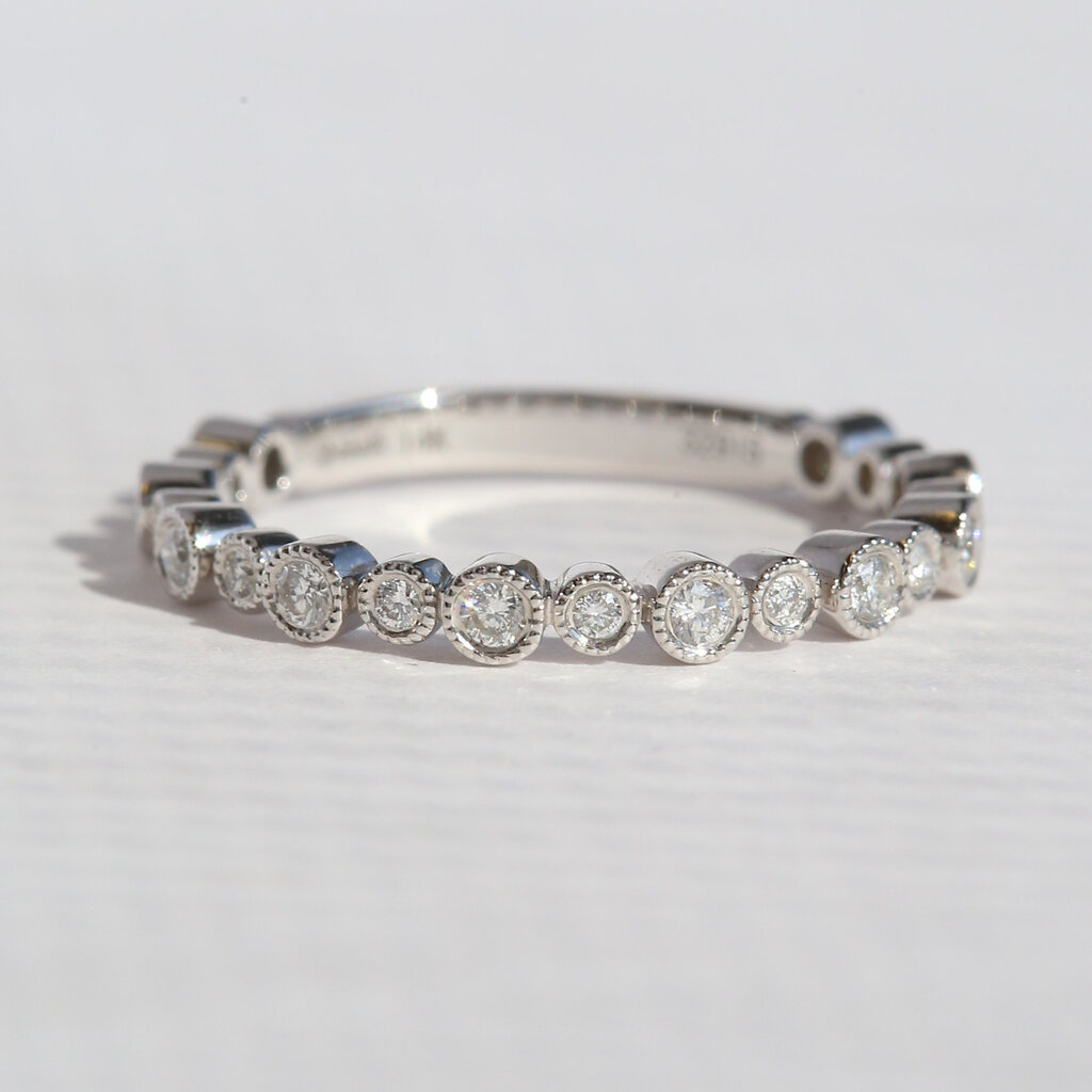 American Jewelry 14k White Gold .26ctw Diamond Milgrain Bezel Wedding Band
