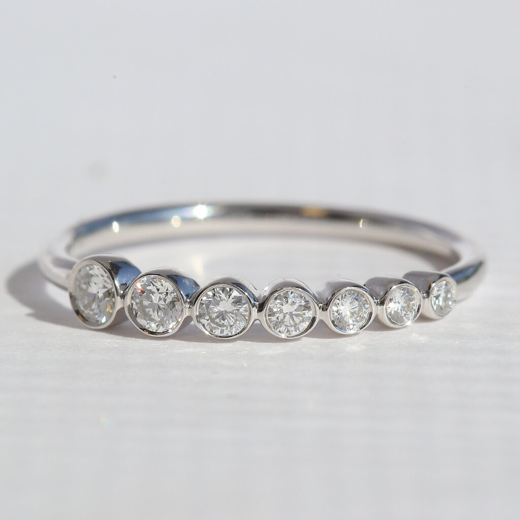 American Jewelry 14k White Gold .25ctw Diamond Bezel Ascending Size Wedding Band
