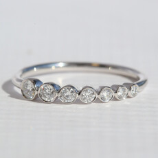 American Jewelry 14k White Gold .25ctw Diamond Bezel Ascending Size Wedding Band