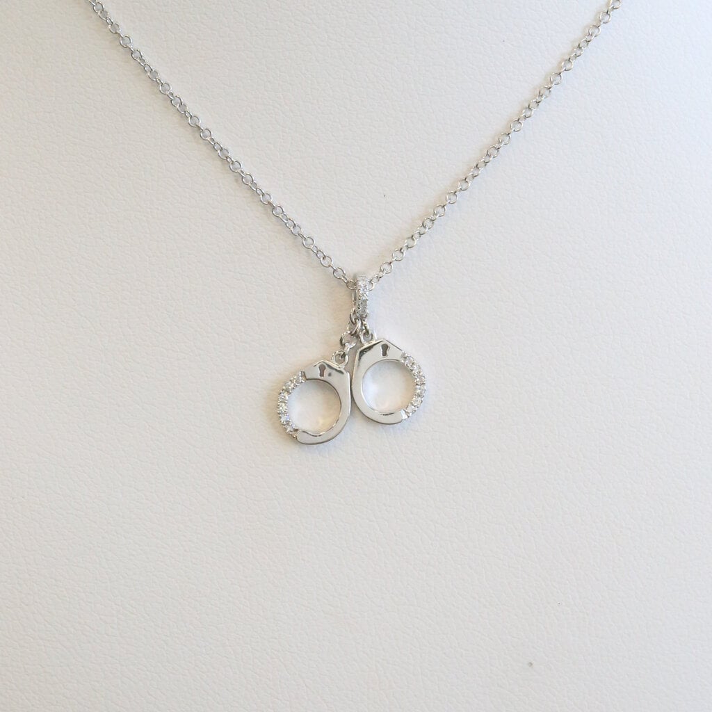 American Jewelry 14k White Gold .05ctw Diamond Accent Handcuffs Necklace
