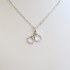 American Jewelry 14k White Gold .05ctw Diamond Accent Handcuffs Necklace
