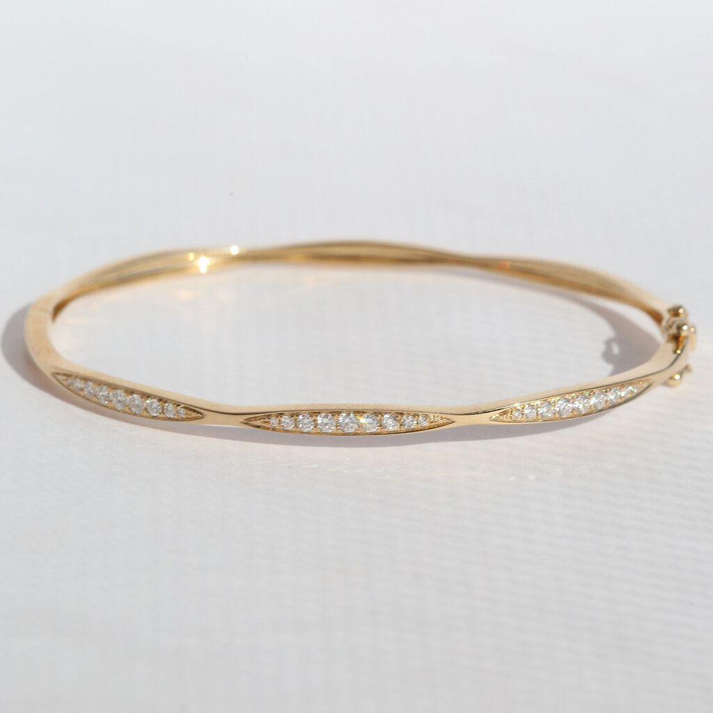 American Jewelry 14k Yellow Gold .38ctw Diamond Hinged Bangle Bracelet