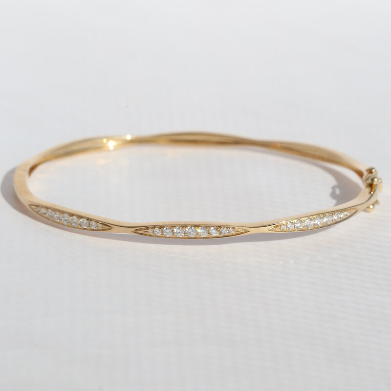 American Jewelry 14k Yellow Gold .38ctw Diamond Hinged Bangle Bracelet