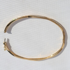 American Jewelry 14k Yellow Gold .38ctw Diamond Hinged Bangle Bracelet