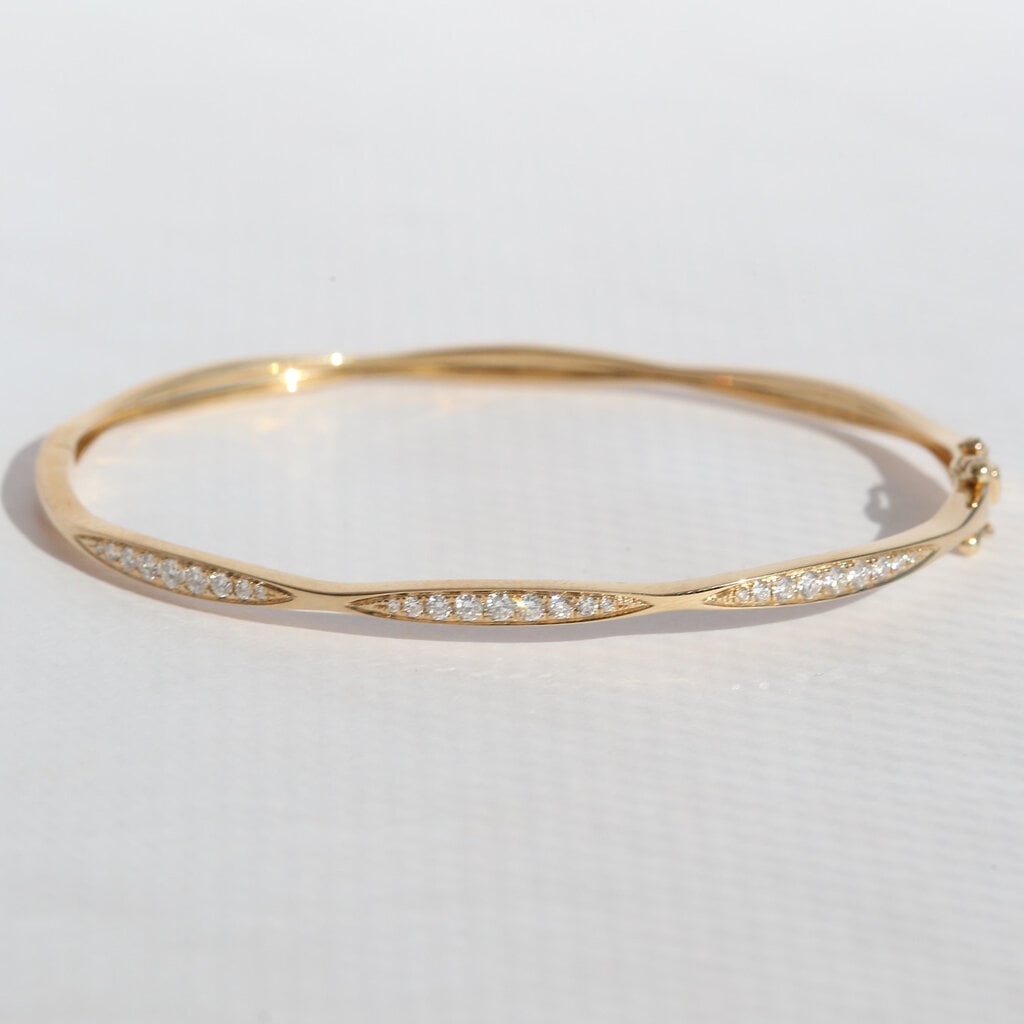 American Jewelry 14k Yellow Gold .38ctw Diamond Hinged Bangle Bracelet