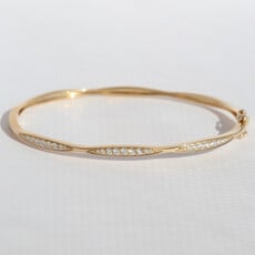 American Jewelry 14k Yellow Gold .38ctw Diamond Hinged Bangle Bracelet