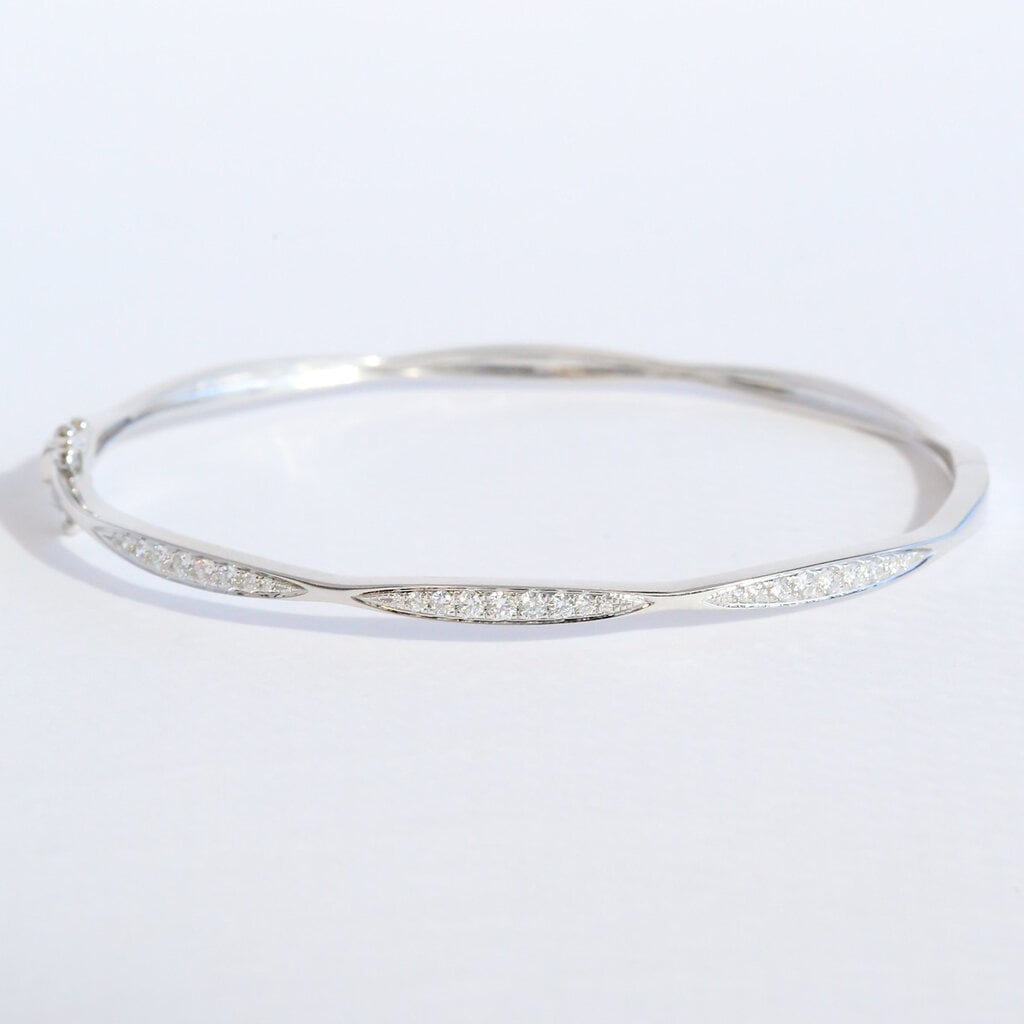 American Jewelry 14k White Gold .38ctw Diamond Hinged Bangle Bracelet