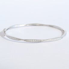 American Jewelry 14k White Gold .38ctw Diamond Hinged Bangle Bracelet