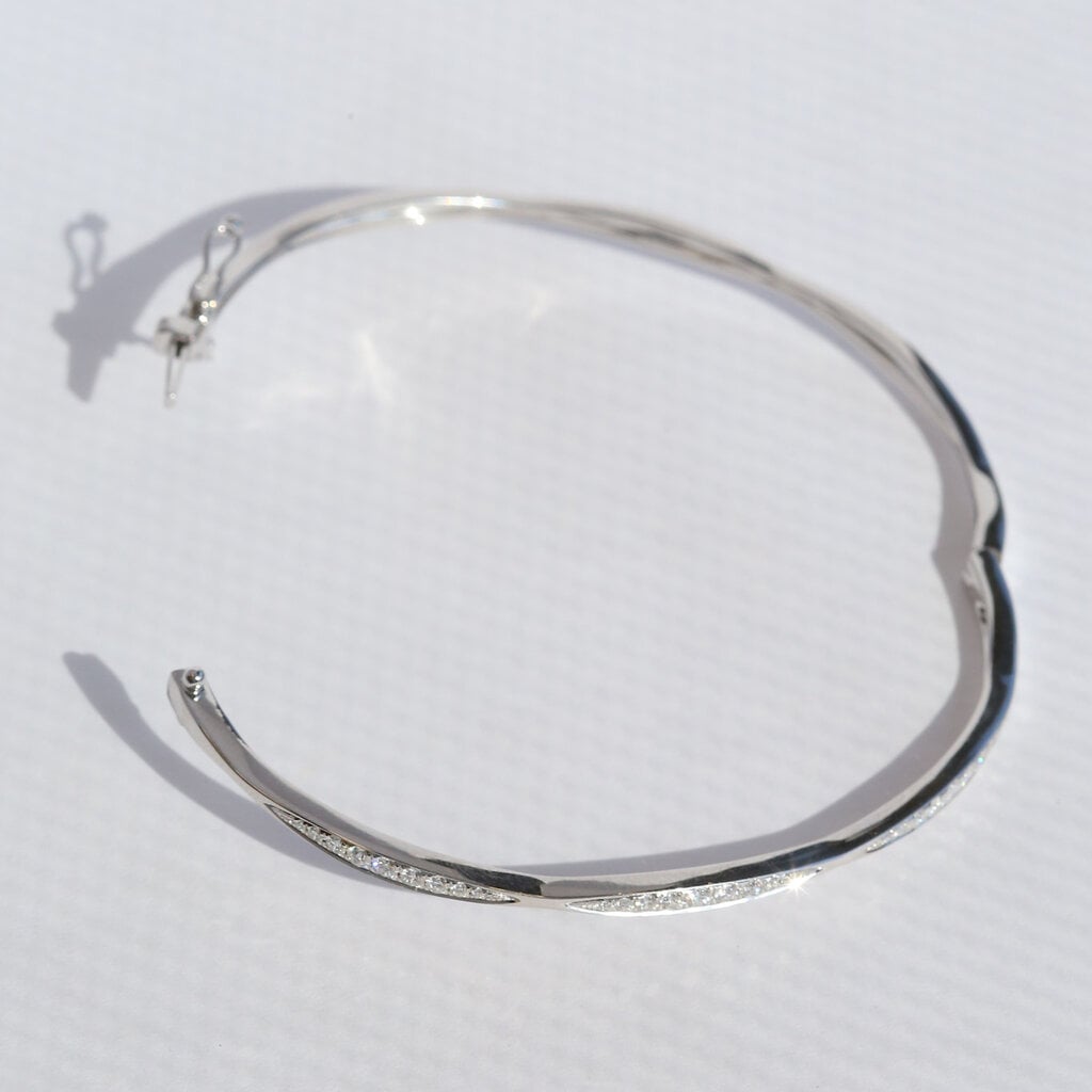 American Jewelry 14k White Gold .38ctw Diamond Hinged Bangle Bracelet