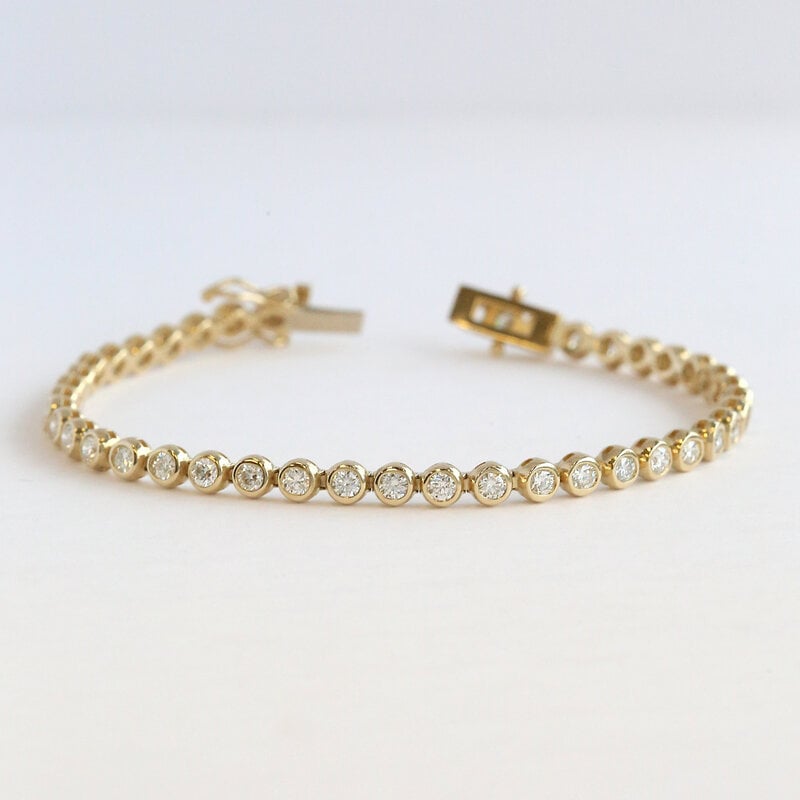 American Jewelry 14k Yellow Gold 2.63ctw Diamond Bezel Tennis Bracelet (7.5")