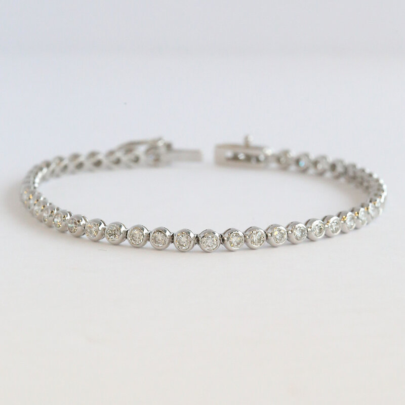 American Jewelry 14k White Gold 2.40ctw Diamond Bezel Tennis Bracelet (7.5")