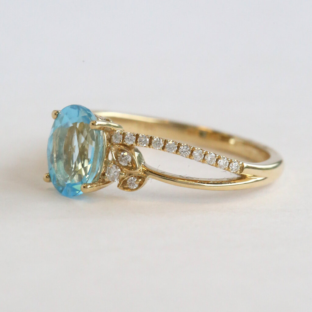American Jewelry 14k Yellow Gold 1.55ct Blue Topaz .15ctw Diamond Oval Ring