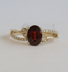 American Jewelry 14k White Gold 1.14ct Garnet .15ctw Diamond Split Shank Oval Ring