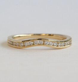 American Jewelry 14k Yellow Gold .25ctw Diamond Channel Set Curved Contour Wedding Band