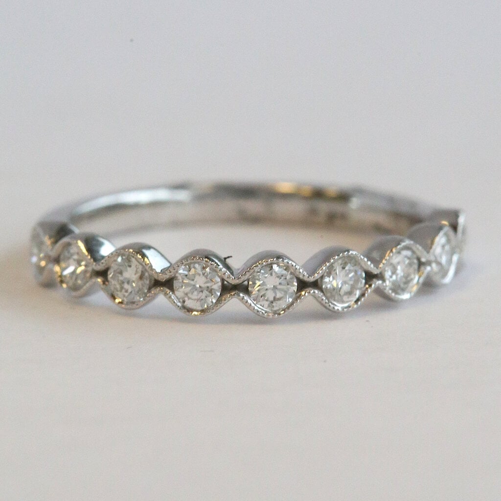American Jewelry 14k White Gold .41ctw Diamond Milgrain Scalloped Wedding Band