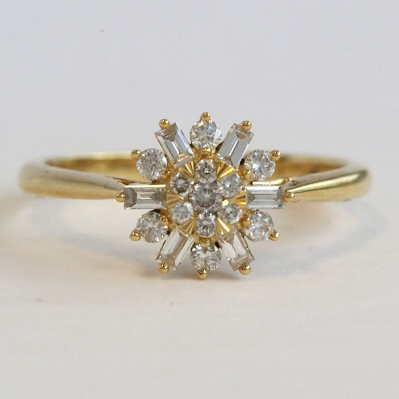 American Jewelry 18k Yellow Gold .38ctw Baguette & Round Diamond Ring