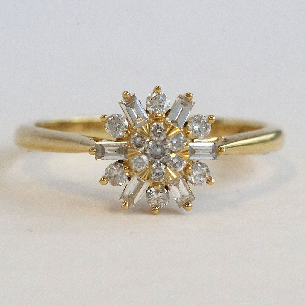 American Jewelry 18k Yellow Gold .38ctw Baguette & Round Diamond Ring