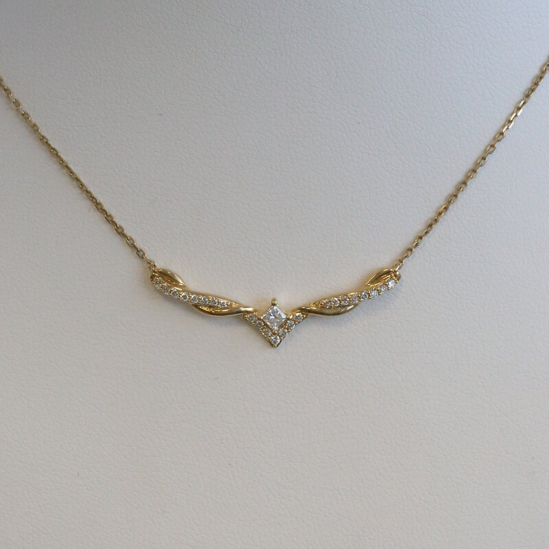 American Jewelry 14k Yellow Gold .25ctw Diamond Twisted V Necklace