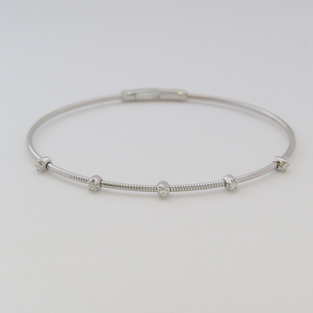 American Jewelry 14k White Gold .13ctw Diamond Bezel Station Bangle Bracelet