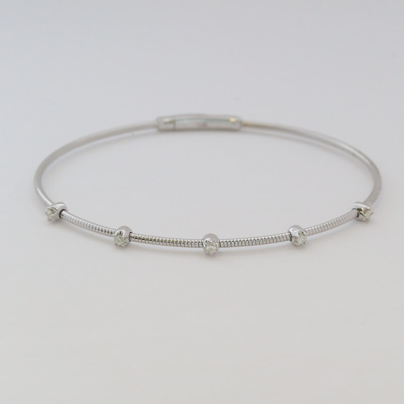 American Jewelry 14k White Gold .13ctw Diamond Bezel Station Bangle Bracelet