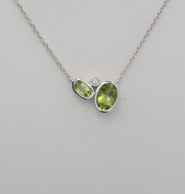 American Jewelry 14k White Gold 1.08ctw Peridot & Diamond Accent Bezel Necklace