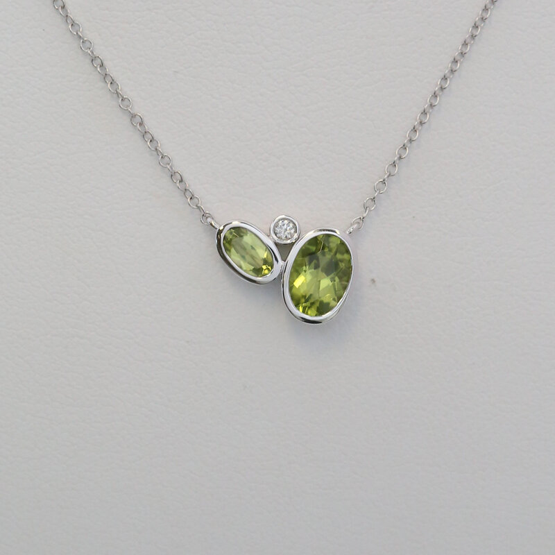 American Jewelry 14k White Gold 1.08ctw Peridot & Diamond Accent Bezel Necklace