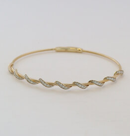 American Jewelry 14k Yellow Gold .60ctw Diamond Wrapped Design Bangle Bracelet