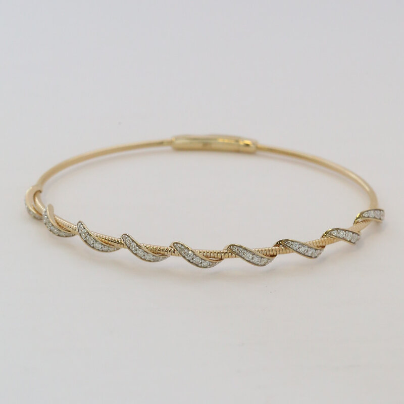 American Jewelry 14k Yellow Gold .60ctw Diamond Wrapped Design Bangle Bracelet