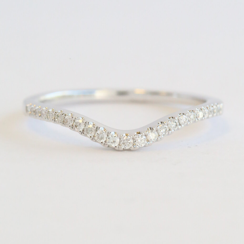 American Jewelry 14k White Gold .23ctw Diamond Curved Contour Band