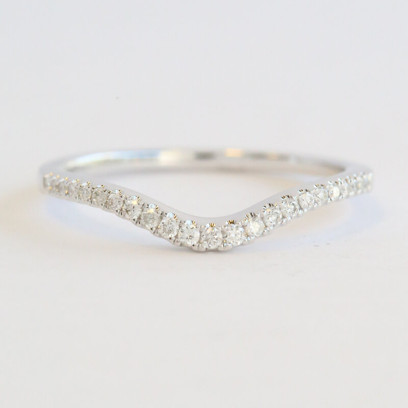 American Jewelry 14k White Gold .23ctw Diamond Curved Contour Band
