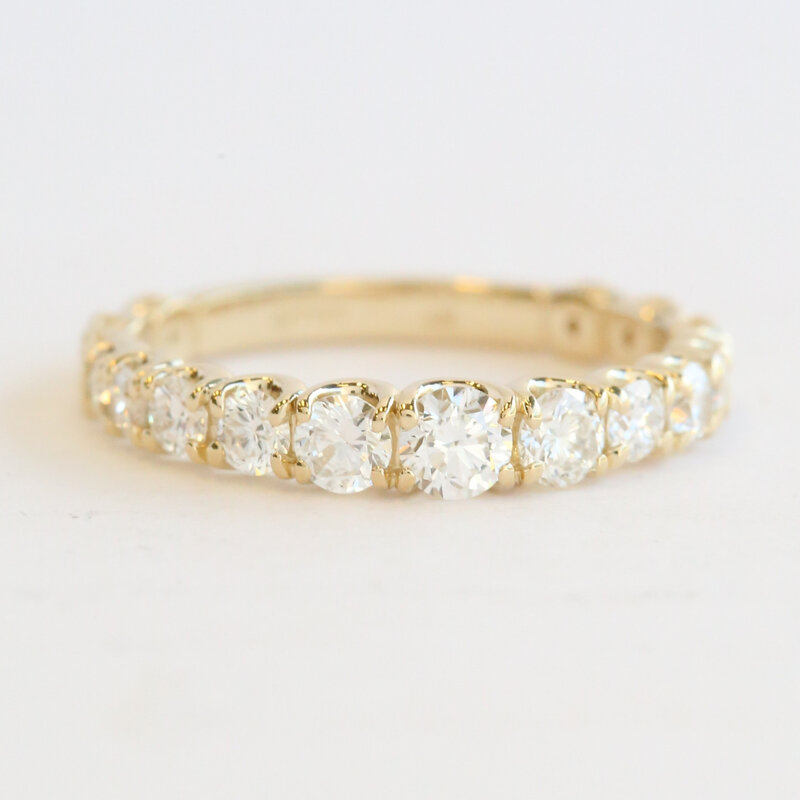 American Jewelry 14k Yellow Gold .88ctw Diamond Wedding Band