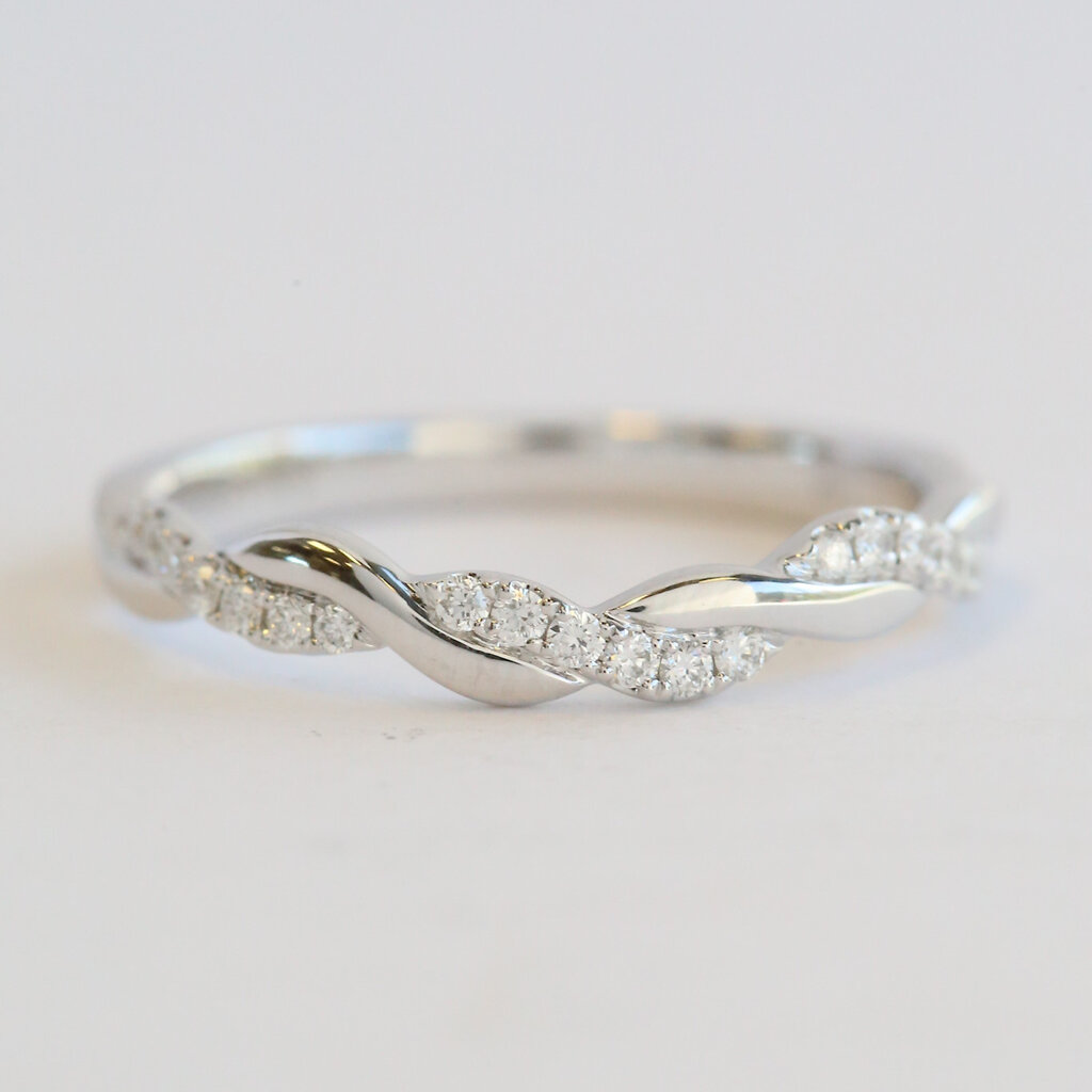 American Jewelry 14k White Gold .14ctw Twisted Infinity Wedding Band