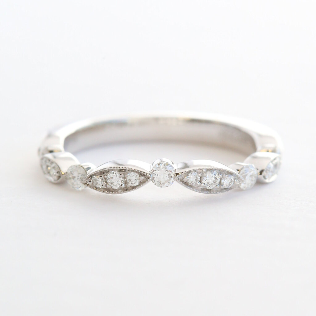 American Jewelry 14k White Gold .35ctw Diamond Scalloped Milgrain Wedding Band