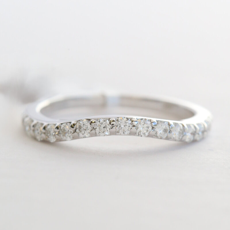 American Jewelry 14k White Gold .45ctw Diamond Curved Contour Wedding Band