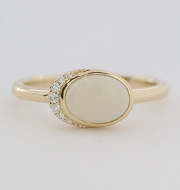 American Jewelry 14k Yellow Gold .72ct Opal .04ct Diamond Accent Cabachon Oval Bezel Ring
