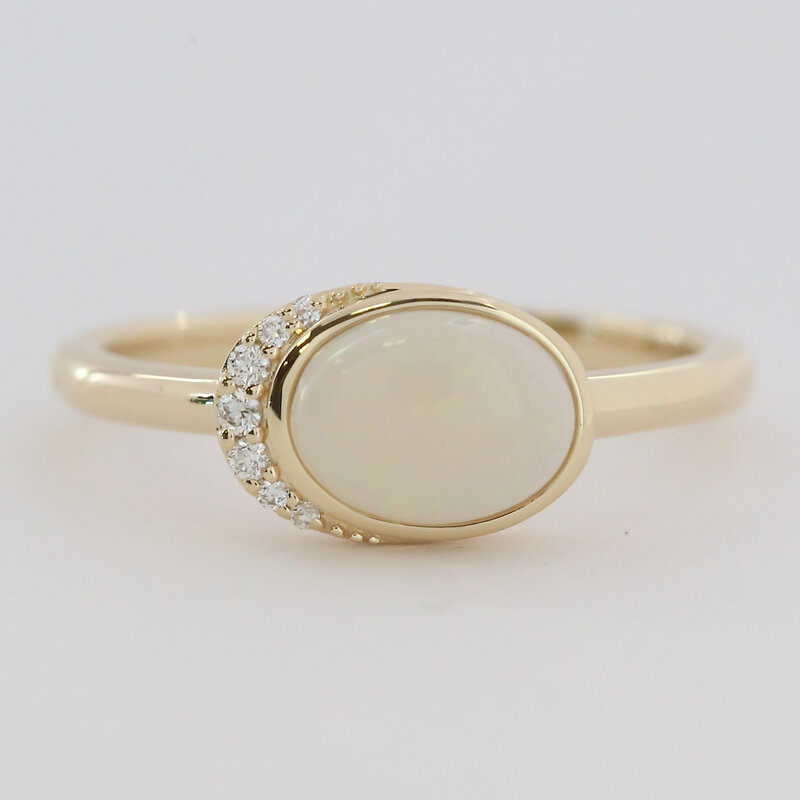 American Jewelry 14k Yellow Gold .72ct Opal .04ct Diamond Accent Cabachon Oval Bezel Ring