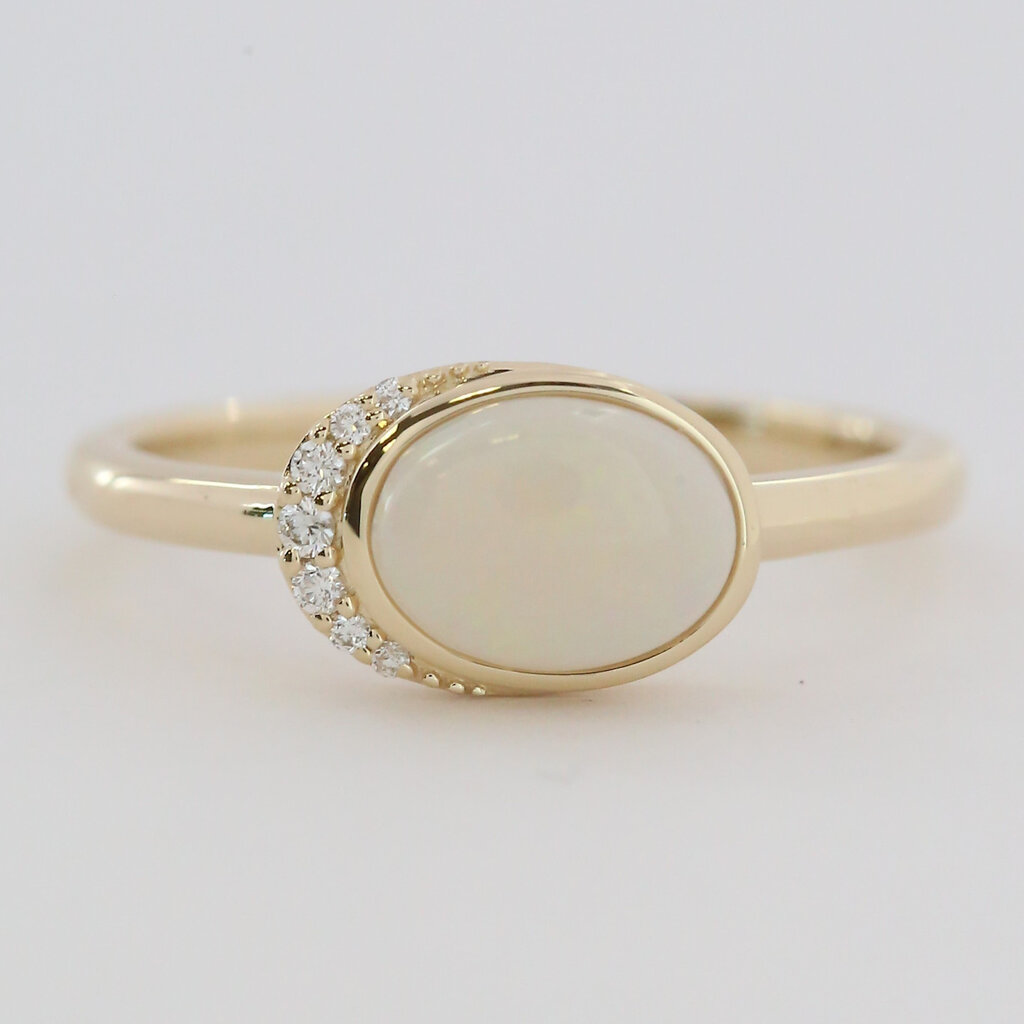 American Jewelry 14k Yellow Gold .72ct Opal .04ct Diamond Accent Cabachon Oval Bezel Ring