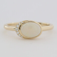 American Jewelry 14k Yellow Gold .72ct Opal .04ct Diamond Accent Cabachon Oval Bezel Ring