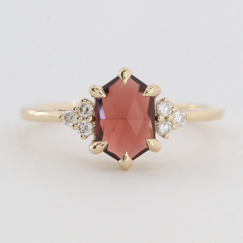 American Jewelry 14k Yellow Gold 1.09ctw Garnet .12ctw Diamond Hexagon Ring