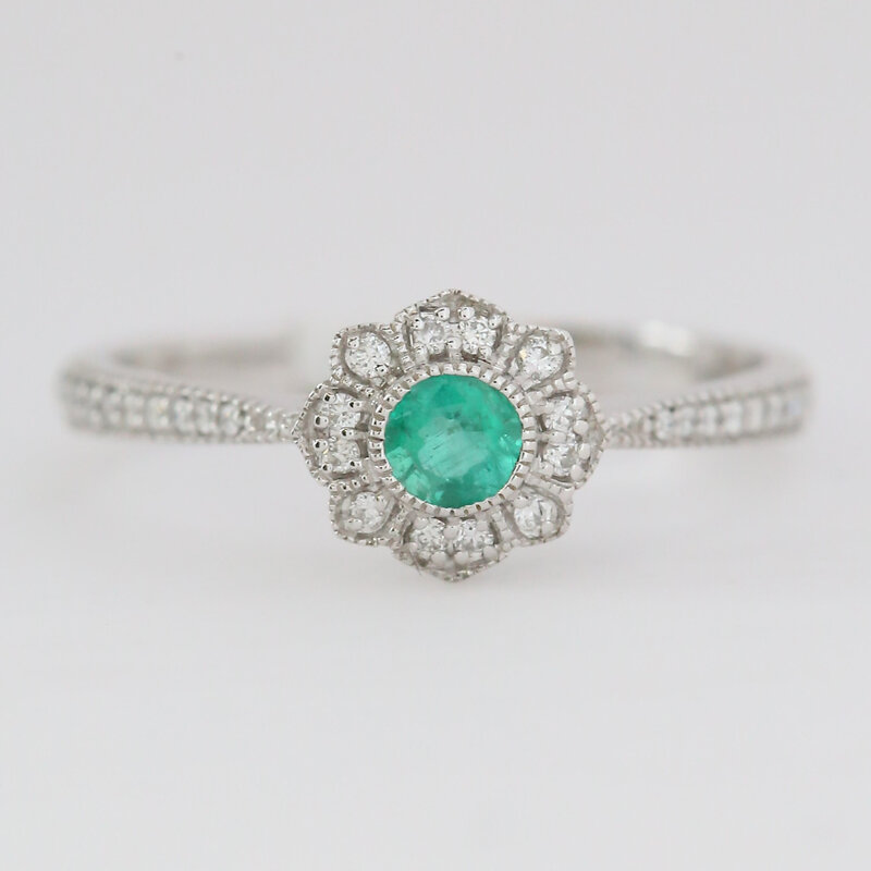 American Jewelry 14k White Gold .20ct Emerald .18ctw Diamond Milgrain Ring
