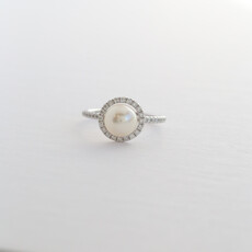 American Jewelry 14k White Gold .28ctw Diamond Halo Akoya Pearl Ring