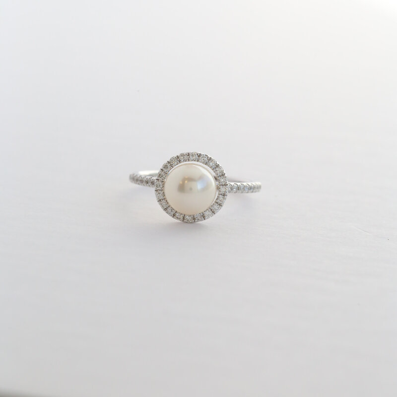 American Jewelry 14k White Gold .28ctw Diamond Halo Akoya Pearl Ring