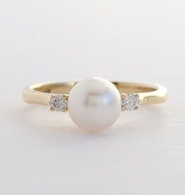 American Jewelry 14k Yellow Gold .10ctw Diamond Accent Akoya Pearl Ring