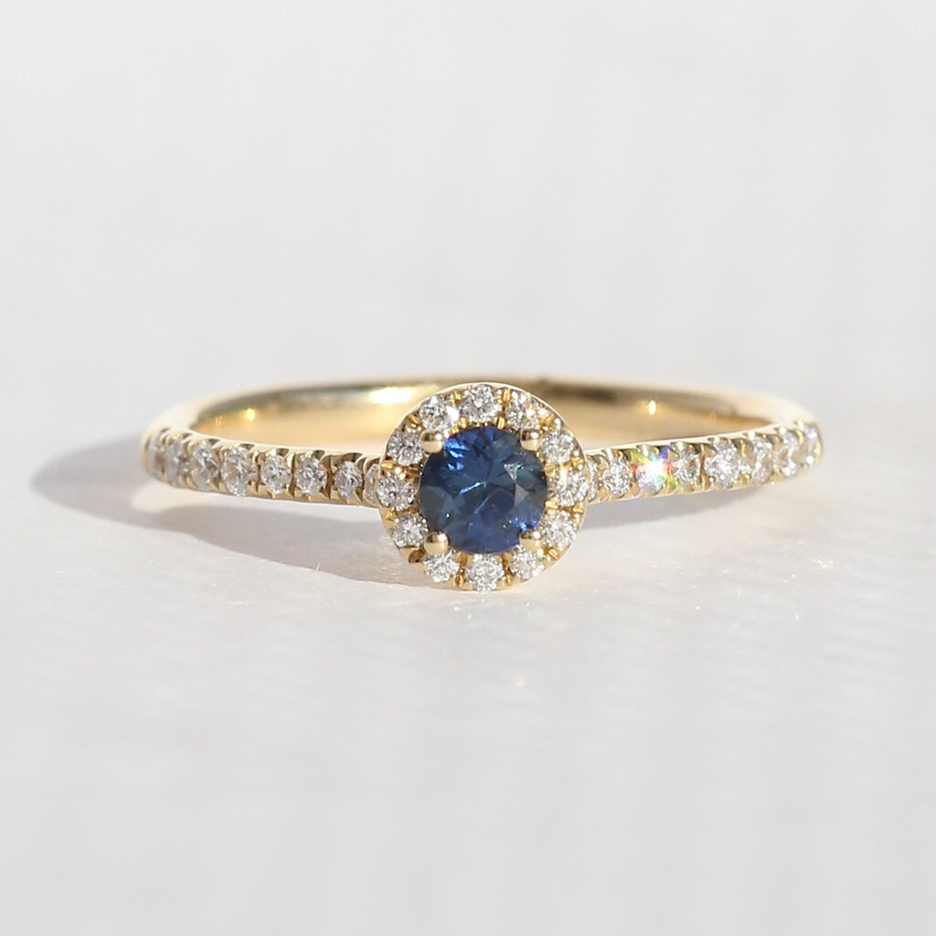 American Jewelry 14k Yellow Gold .19ctw Diamond & Sapphire Round Halo Ring