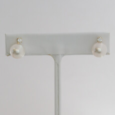 American Jewelry 14k Yellow Gold 9.5-10mm Akoya Pearl .20ct Diamond Accent Stud Earrings